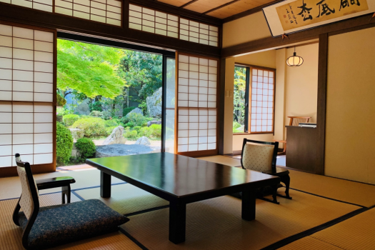 萩の宿 常茂恵 日本庭園を望む二間続きの和室　10帖＋4.5帖（1階庭園側、禁煙）