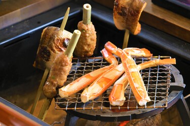 御宿コトブキ 【冬の味覚満喫】最高級和牛と旬の味覚を贅沢に「カニと但馬牛の囲炉裏会席」快眠セラピー付 