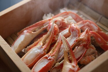 御宿コトブキ 【冬の味覚満喫】最高級和牛と旬の味覚を贅沢に「カニと但馬牛の囲炉裏会席」快眠セラピー無
