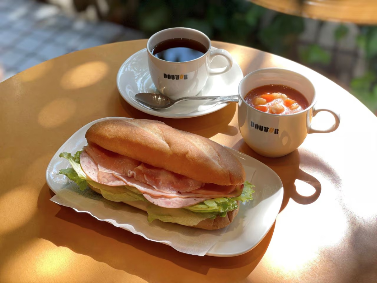 アパホテル＜綾瀬駅前＞ 【朝食付き】東京メトロ千代田線、JR常磐線「綾瀬駅」（東口）から徒歩約1分！