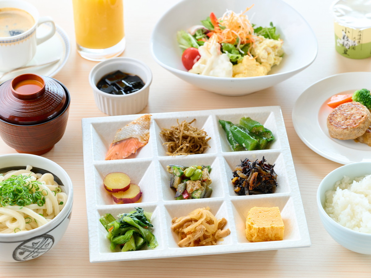 アパホテル<新宿御苑前> 【朝食ビュッフェ付】オーダー形式うどんがおすすめ 地下1階大浴殿完備 新宿御苑前駅徒歩1分