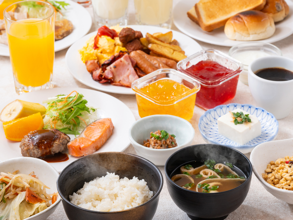 アパホテル<東新宿 歌舞伎町東> 【朝食付き】メイン2種と日替わり和洋ビュッフェ