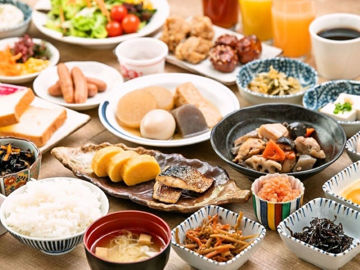 アパホテル＜博多祇園駅前＞ 【朝食ビュッフェ付き】 ■和洋ビュッフェ ■炉端パンチ ニシヤマ ■福岡名物のもつ鍋や明太子が食べ放題