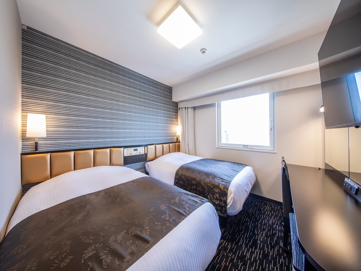 アパホテル＜博多駅筑紫口＞ 【セントラル棟】ツイン 禁煙室◆ベッド幅120cm×2台　大浴殿は館内にあり
