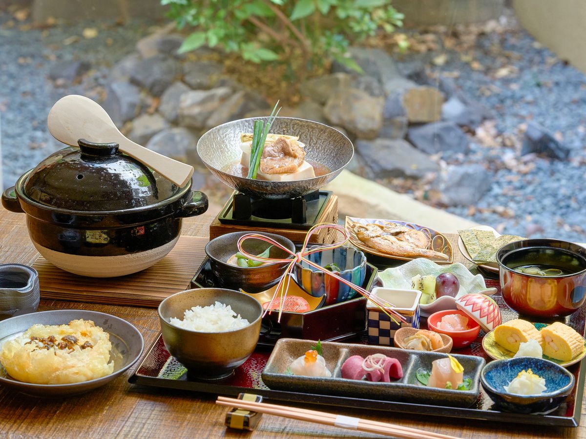 アパホテル＜金沢駅前＞ 【朝食付き】ご当地の朝食和膳　■大浴殿・サウナ完備！