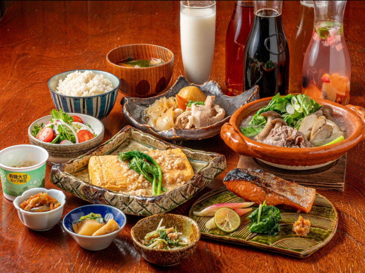 アパホテル<神戸三宮> 【朝食付き】淡路島直送!有機野菜たっぷりの選べる無添加定食 〇全室個別空調〇