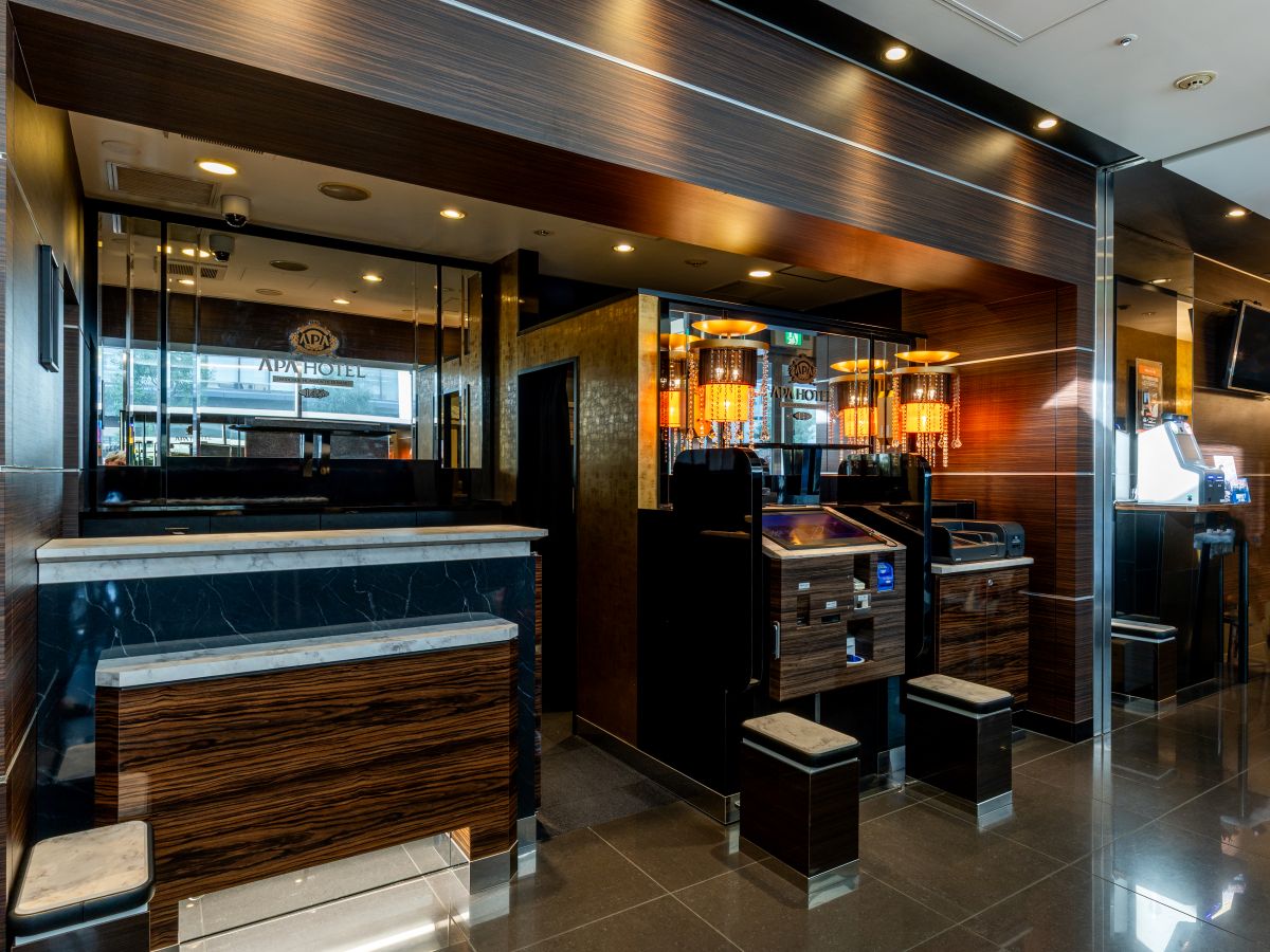 アパホテル＜御堂筋本町駅前＞ 【素泊まり】梅田駅・なんば駅まで乗り換えなし2駅！ビジネス・レジャーにぴったり！