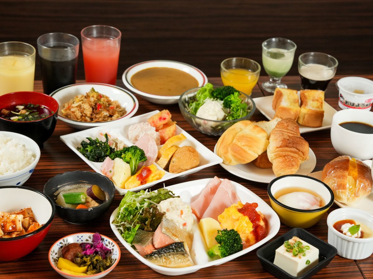 アパホテル〈御堂筋本町駅前〉 【朝食付き】52種の和洋のビュッフェ　大阪メトロ本町駅各線から徒歩2分の好立地！