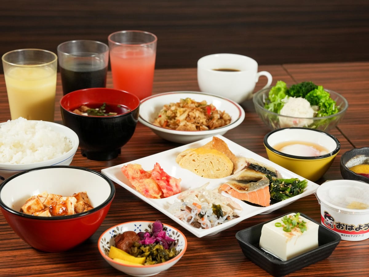 アパホテル〈御堂筋本町駅前〉 【朝食付き】52種の和洋のビュッフェ　大阪メトロ本町駅各線から徒歩2分の好立地！