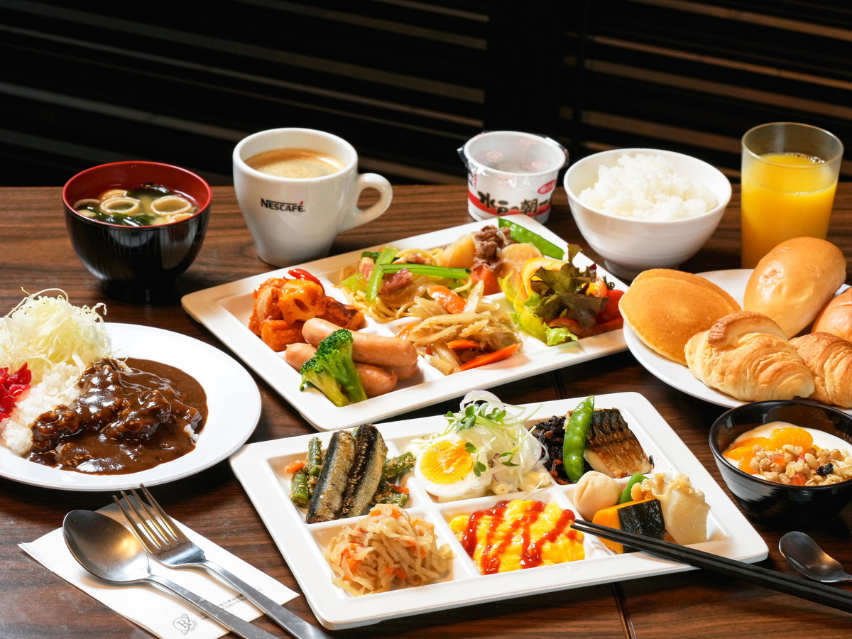 アパホテル＜御堂筋本町駅東＞ 【朝食バイキング付】30種類以上の和洋バイキング　日替わり惣菜と、話題の”朝アパ社長カレー”をぜひ！