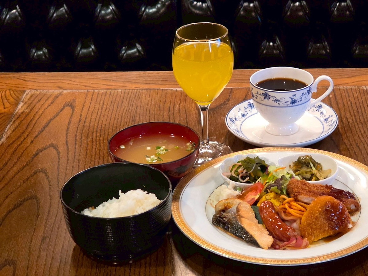 アパホテル<長崎駅前> 【朝食付】3種類から選択の朝食セット!JR「長崎駅」(東口)徒歩4分【アパは映画もアニメも見放題】