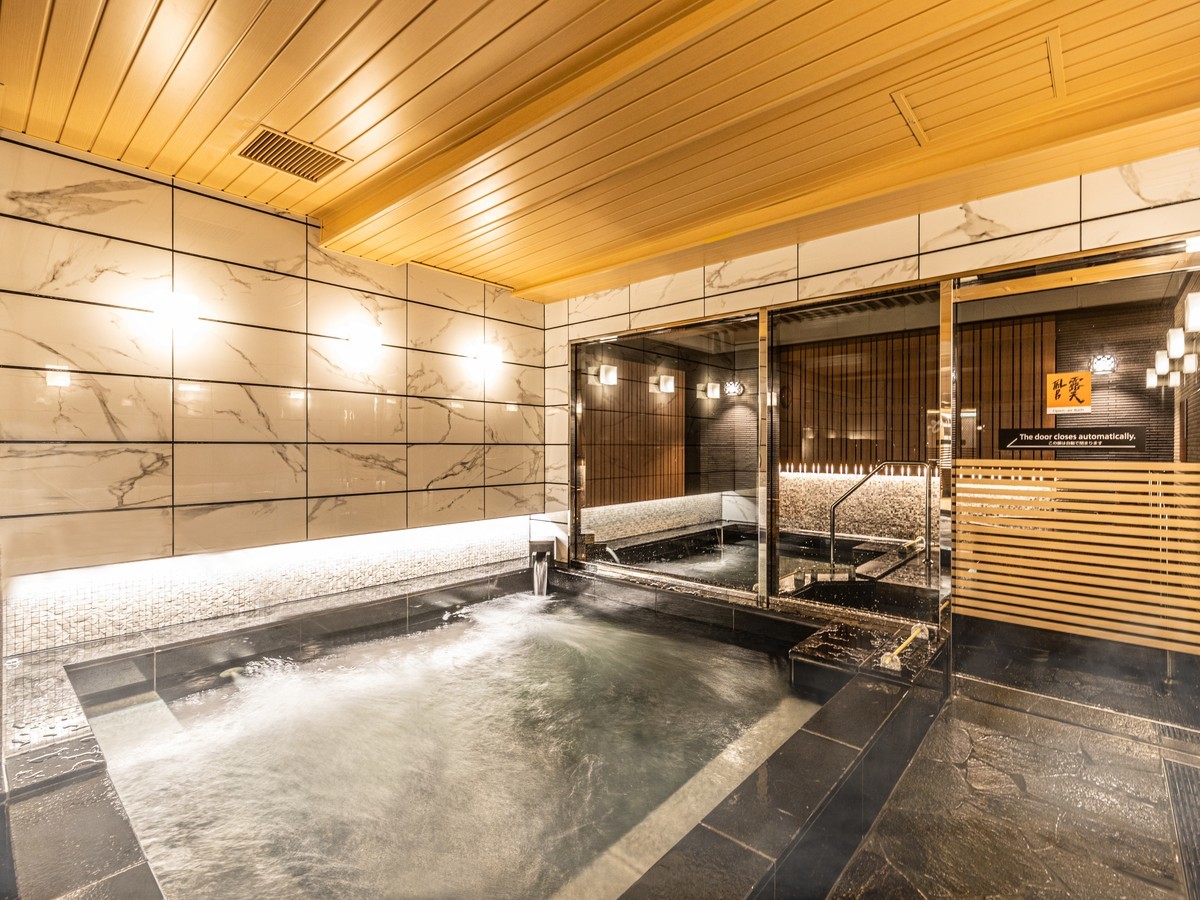 アパホテル＆リゾート＜博多駅東＞ 【素泊まり】大浴殿無料　博多駅から徒歩2分 【アパは映画もアニメも見放題】