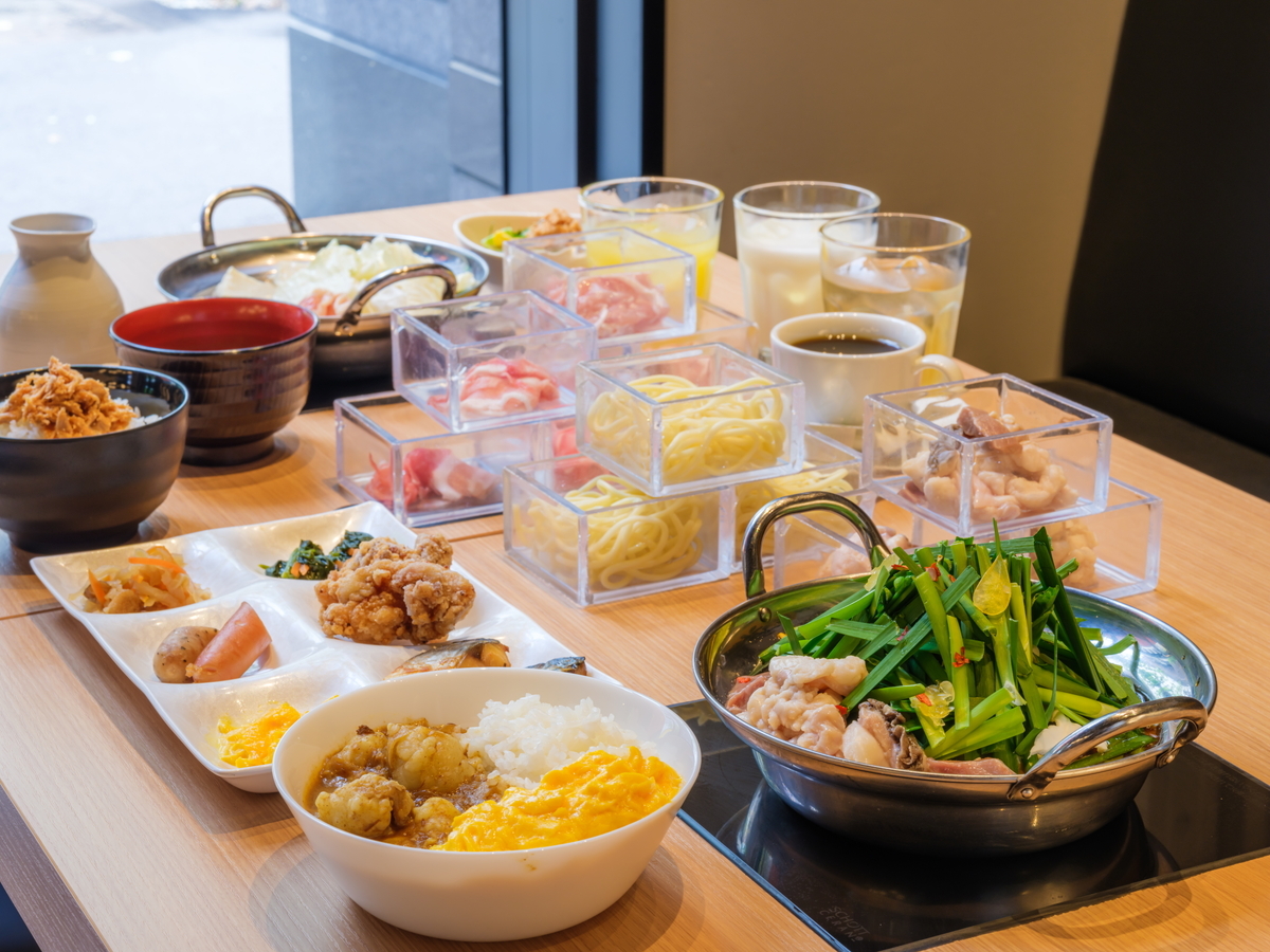 アパホテル＆リゾート＜博多駅東＞  【朝食バイキング付き】一日の始まりはおいしい朝食から　博多もつ鍋・嬉野温泉湯豆腐がおすすめ