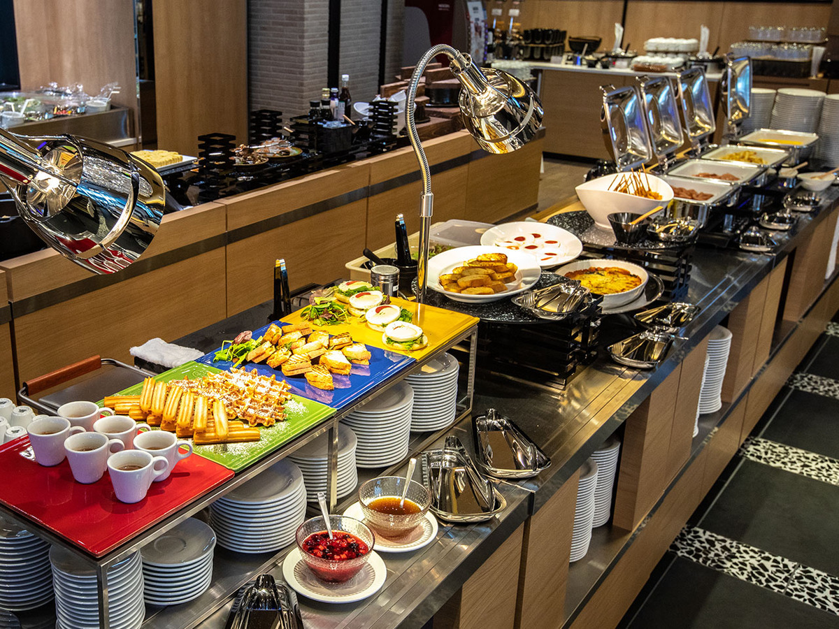 アパホテル＆リゾート〈御堂筋本町駅前タワー〉 【2食付き】夜はシェフ自慢のバイキング●朝食ビュッフェ付き