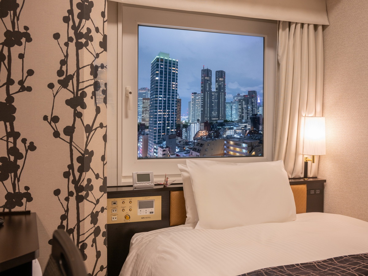 アパホテル＆リゾート＜西新宿五丁目駅前タワー＞ シティビュー　セミダブル　禁煙室【高層階・17階以上】