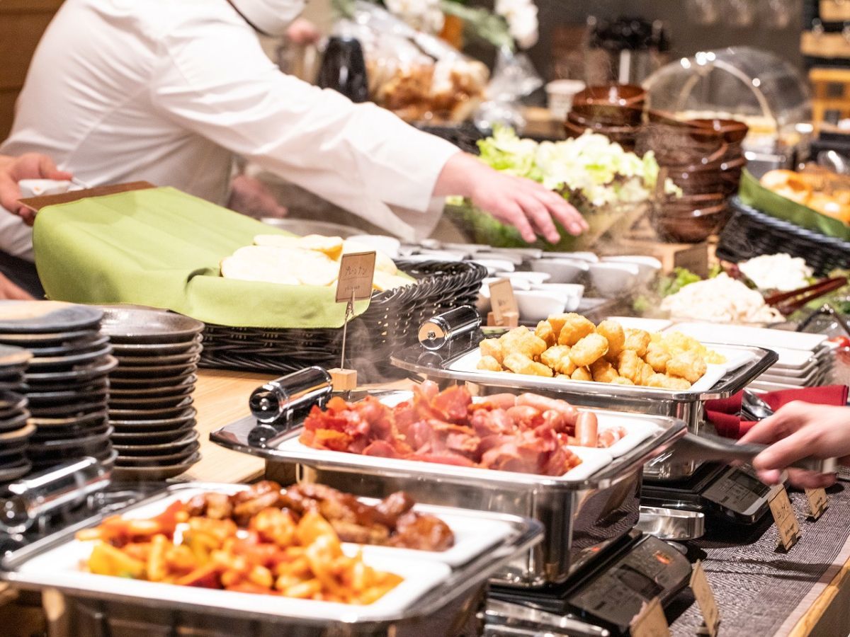 アパホテル＜新大阪駅前＞ 【朝食付】大人気の50種類以上和洋印ビュッフェ付！名物「高知直送カツオのたたき」が朝から食べ放題！