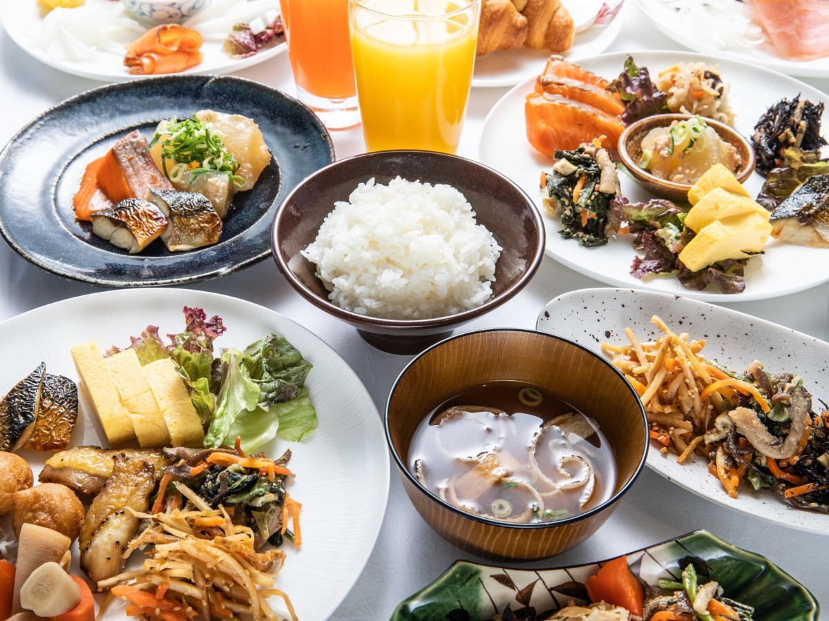 アパホテル〈新大阪駅前タワー〉 【朝食付き】40種類以上の和洋印ビュッフェ♪名物は高知直送カツオのたたき！