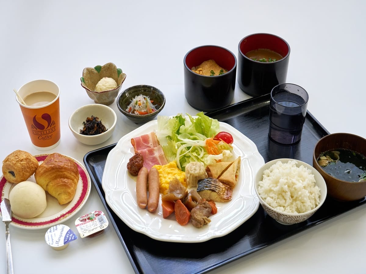 アパホテル<高松空港> 【朝食バイキング付き】25種類以上の和洋バイキング 天然温泉、高松空港⇔ホテル間無料送迎