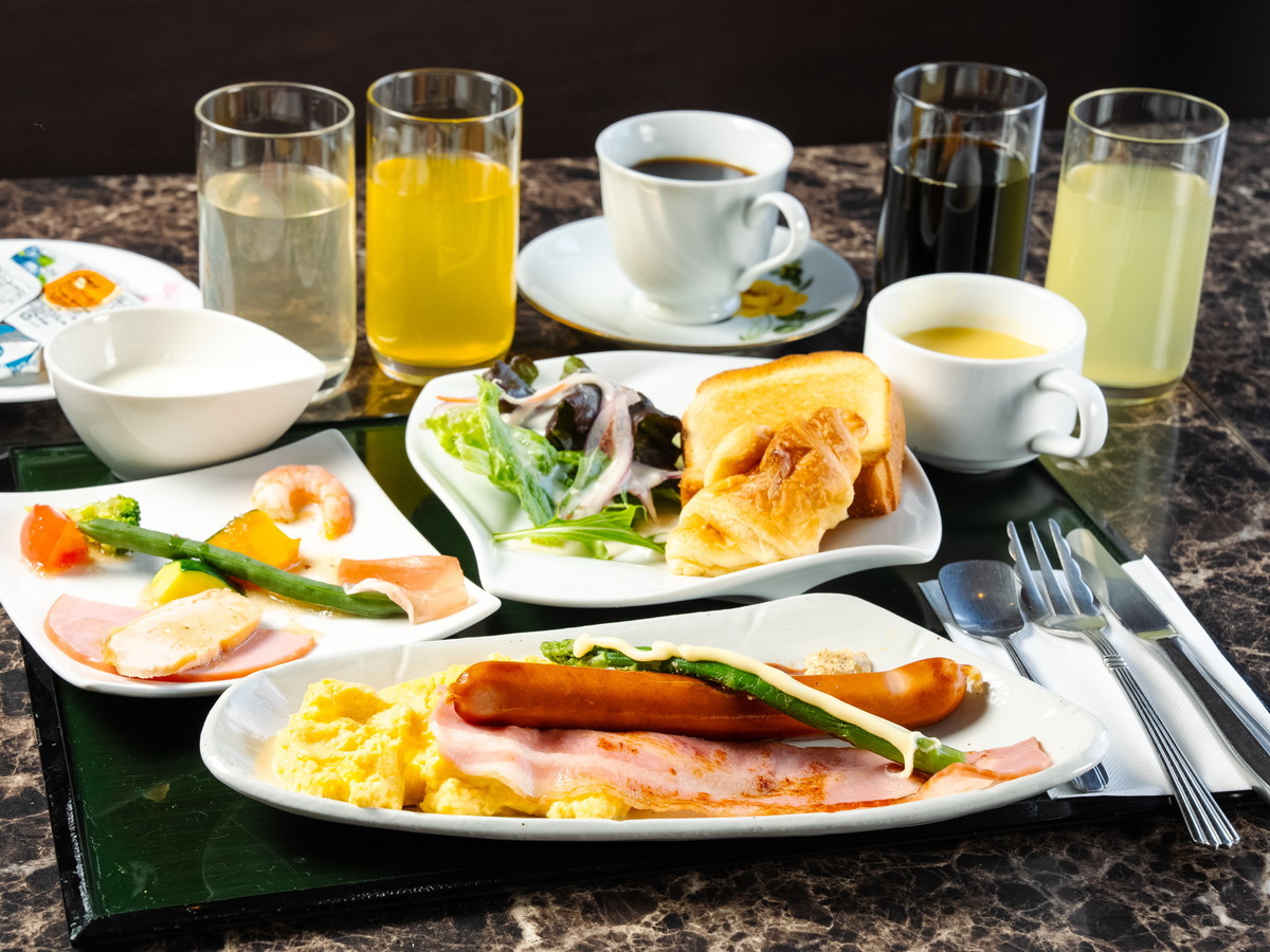 アパホテル<天王寺駅前> 【朝食付き】選べる定食スタイル!一日の始まりはおいしい朝食から【アパは映画もアニメも見放題】