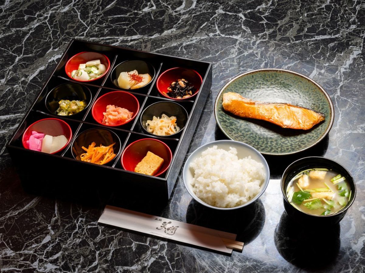アパホテル＜築地駅南＞ 【朝食付き】朝7時営業！築地の新鮮な海鮮堪能！和定食プラン。客室にもテイクアウト可能！