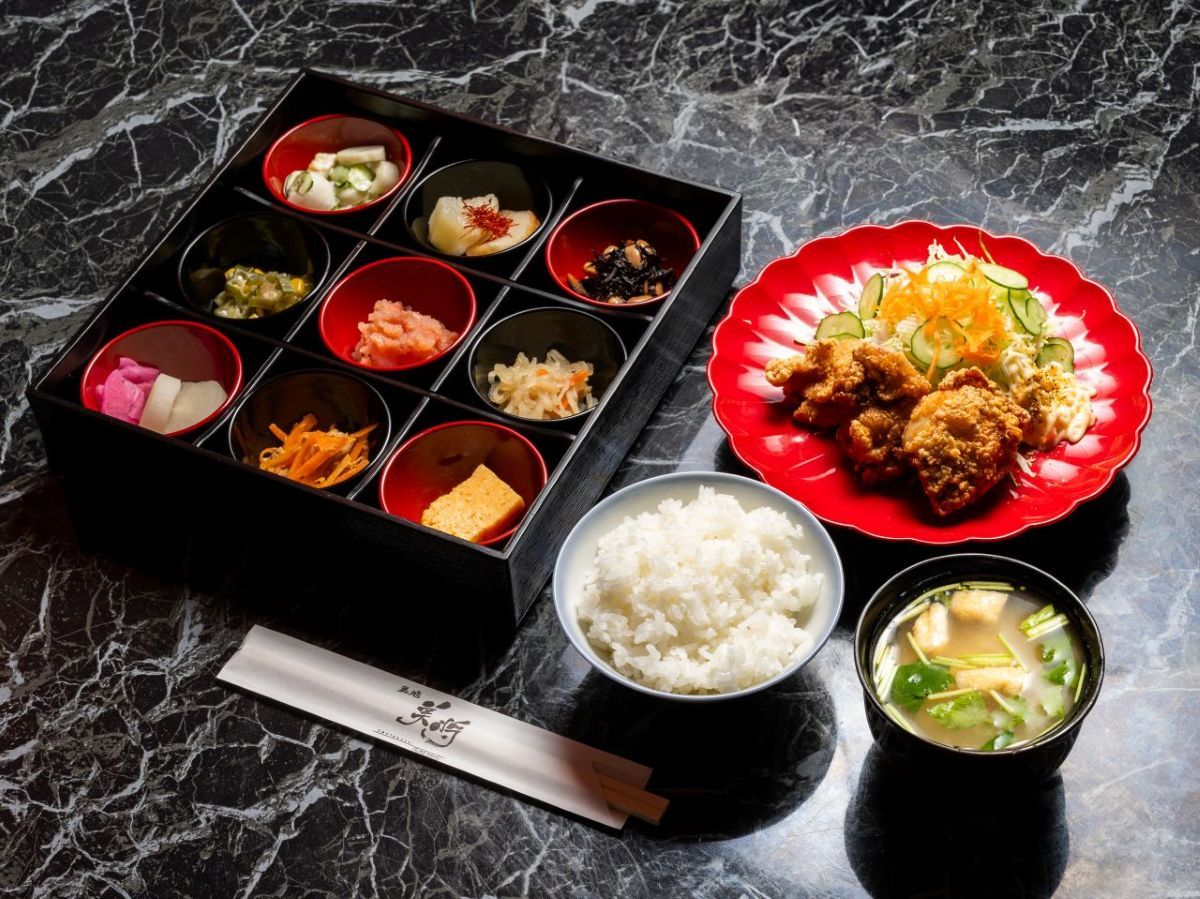 アパホテル＜築地駅南＞ 【朝食付き】朝7時営業！築地の新鮮な海鮮堪能！和定食プラン。客室にもテイクアウト可能！