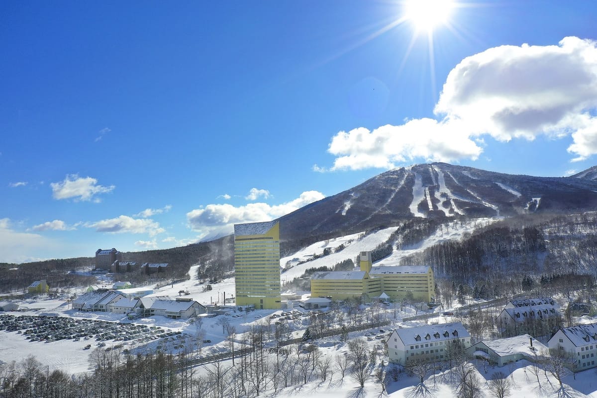 ANAクラウンプラザリゾート安比高原 【スキー・スノボプラン/2食付】リフト1日券(BLUE PASS)&夕食はビュッフェ限定