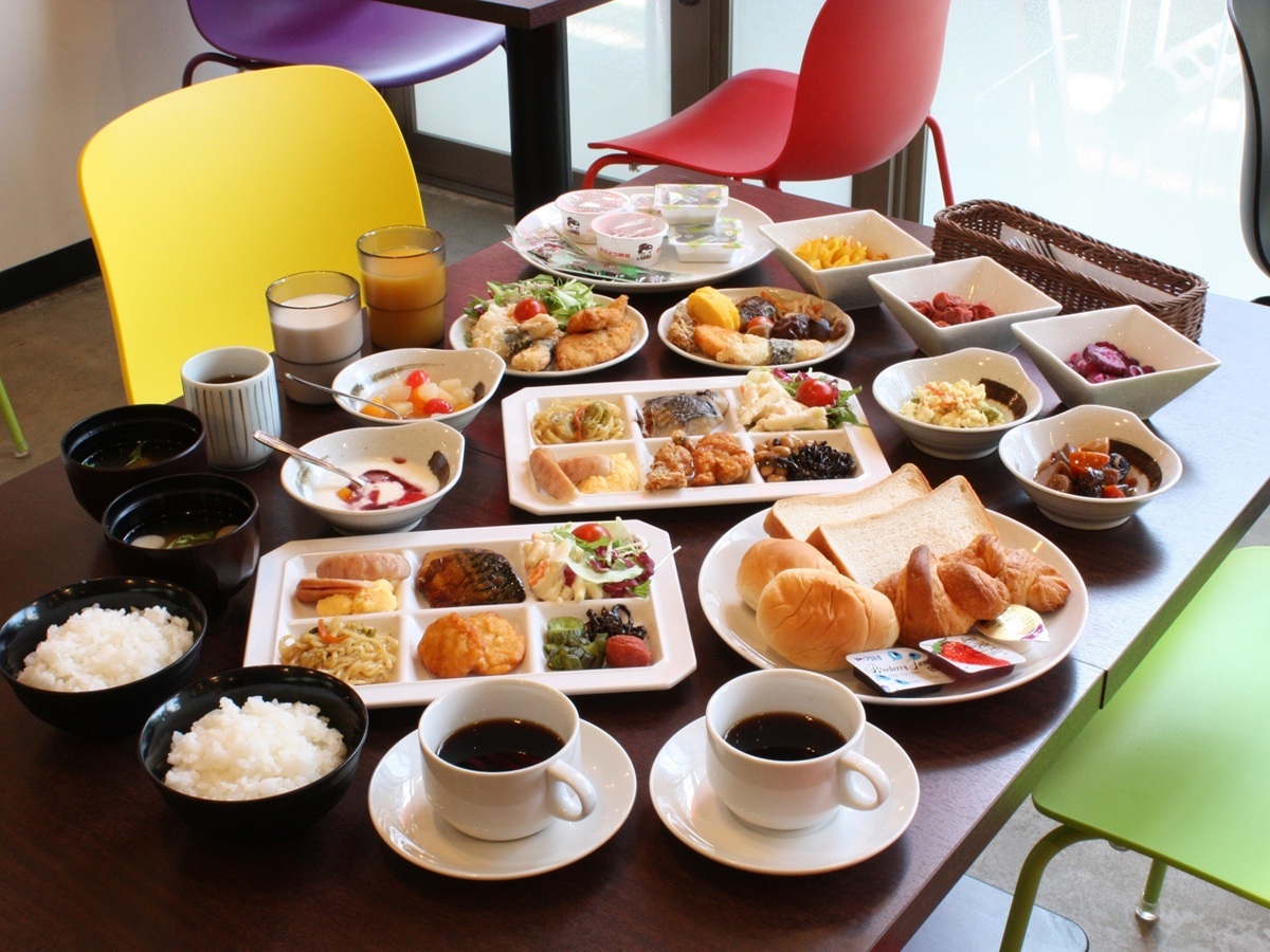 アパホテル<富山駅前南> 【朝食付き】当館おすすめ!1日の始まりは朝食から♪ 和洋30種類のビュッフェ!