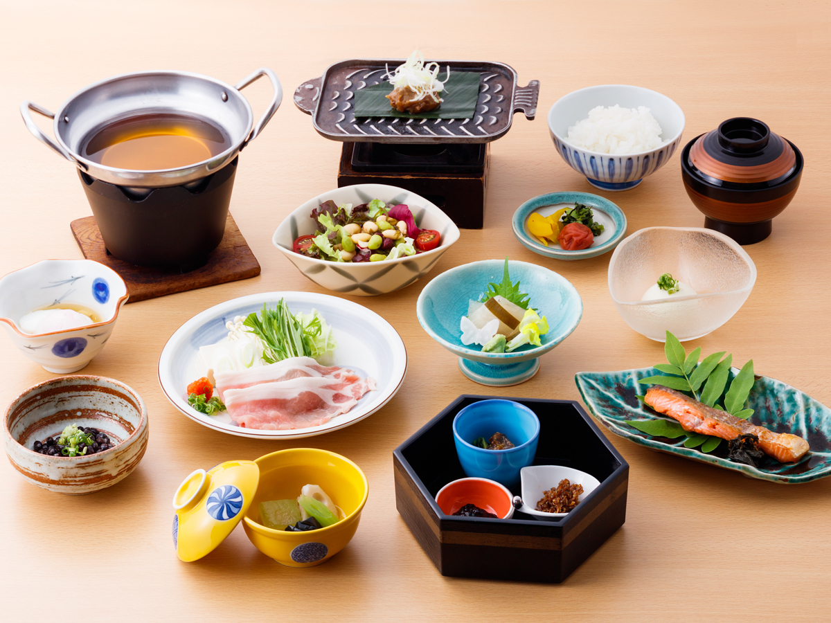 湖畔の宿森本 【1泊朝食付】気軽旅上級者のあなたへ～旅館ならではの滋味深い朝食和膳と天然温泉～自然に触れる北陸旅を