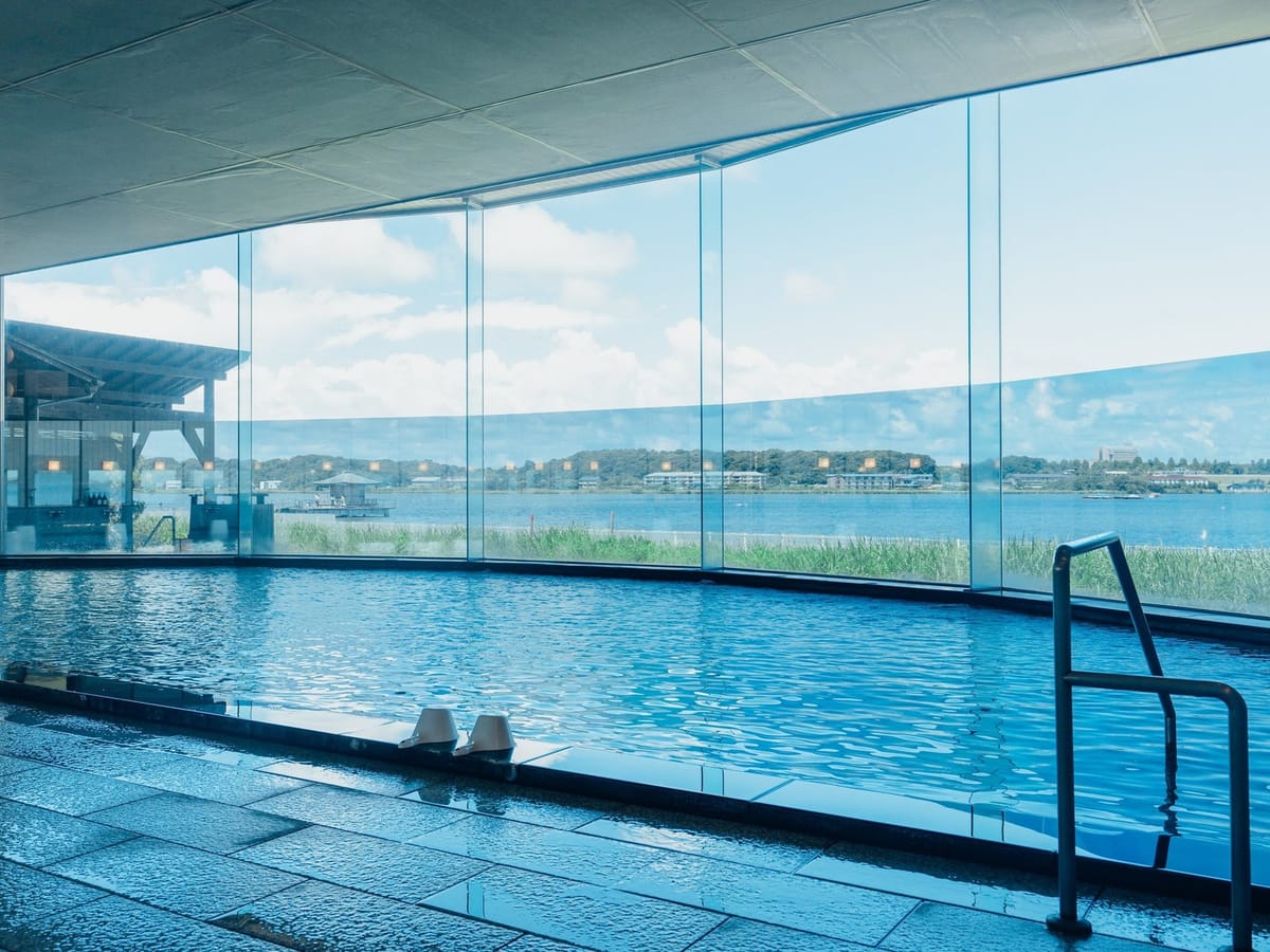 湖畔の宿森本 【素泊まり】湖畔の温泉浴×フリーラウンジ｜シンプルに過ごす自由旅（食事なし）