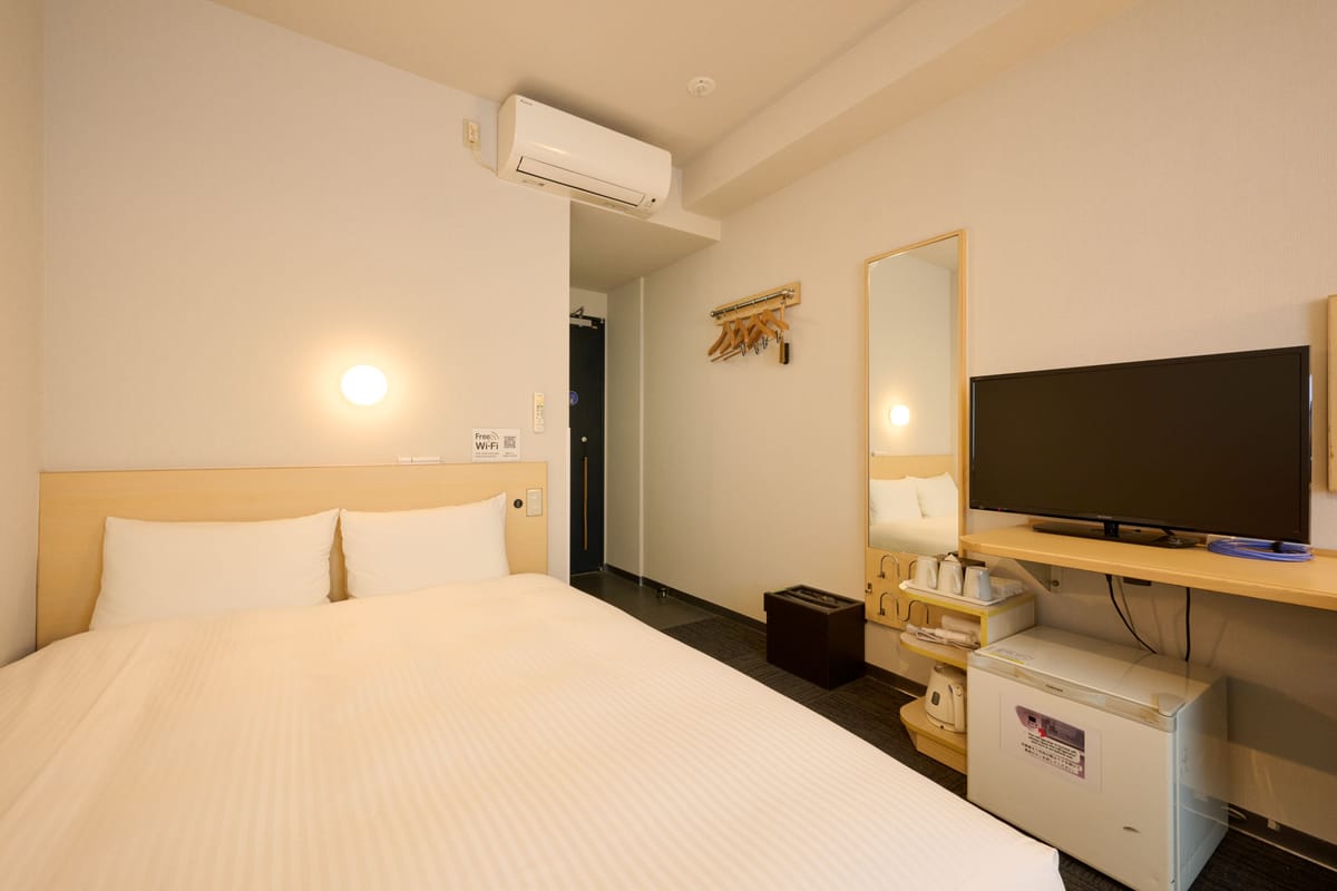 スマイルホテル京都烏丸五条 ダブルルーム【ソファー付】