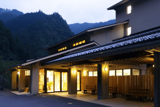 季楽里龍神 秘境の宿で湯けむり情緒◆歴史の名湯&郷土バイキング