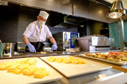 三朝館 【DP】≪六彩健美≫ライブキッチン&結びたておにぎりetc.約50種の朝食ビュッフェ付【夕食無し】