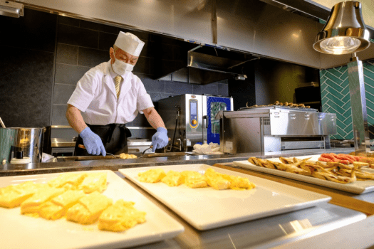 三朝館 【DP】≪六彩健美≫ライブキッチン＆結びたておにぎりetc.約50種の朝食ビュッフェ付【夕食無し】