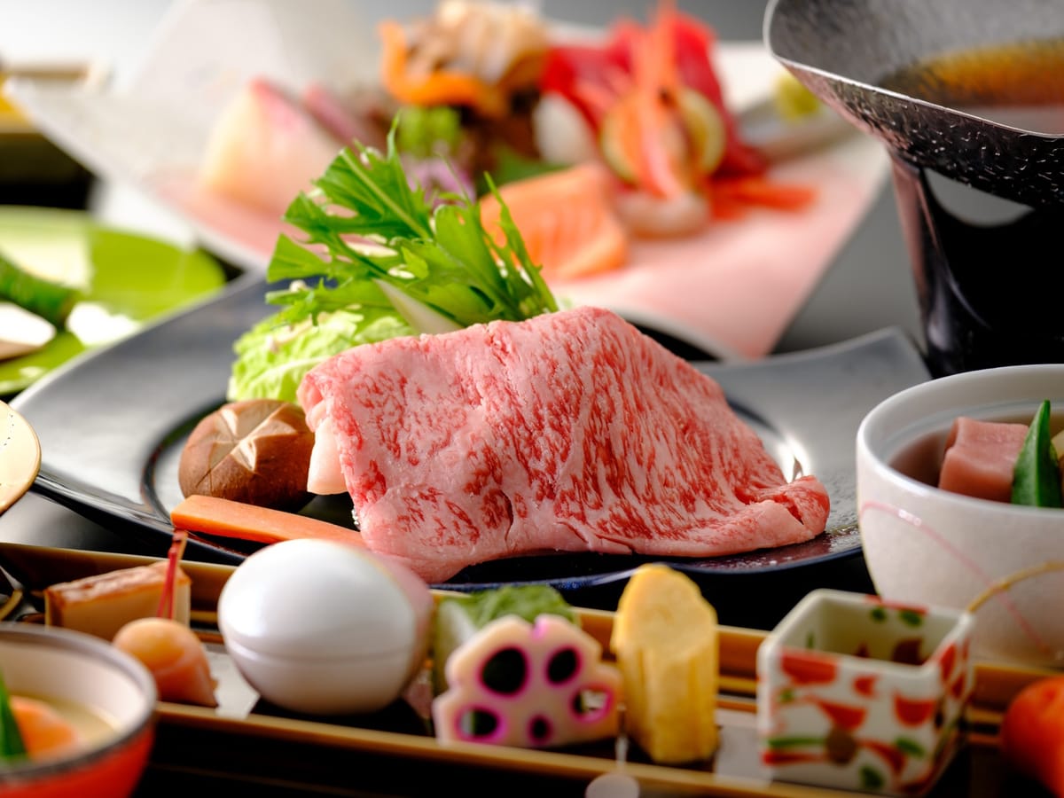 三朝館 鳥取和牛とろたますき焼き＆山陰獲れサザエ！山陰鳥取の恵み満喫・癒しの三朝温泉旅