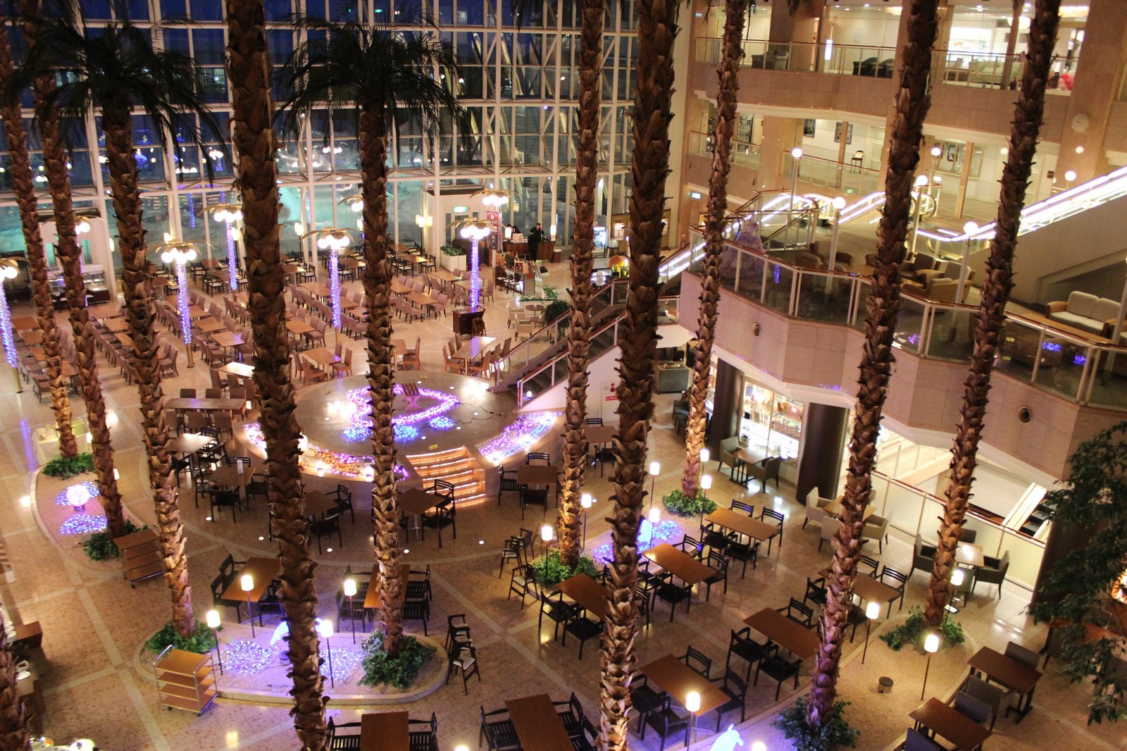 シャトレーゼガトーキングダムサッポロホテル&スパリゾート 【公式サイト/早期ご予約90日前】館内で使える【マルチクーポン】付き!滞在期間中プール&温泉で遊べる≪航空券+ホテル≫ステイ/2食付