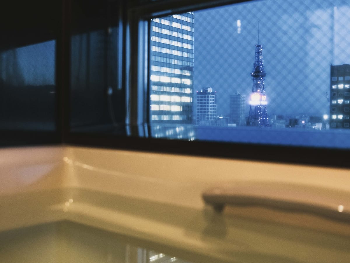 クロスホテル札幌 ー【航空券セット割】＜さっぽろテレビ塔ビュー側！＞ワンランク上の滞在を楽しむ～〈ラウンジアクセス・朝食付〉DK12