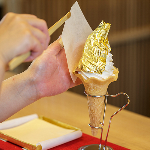 片山津温泉 季がさね 金箔貼り体験と美の極み　金箔ソフトクリーム にコスメ・文化を堪能する贅沢コース