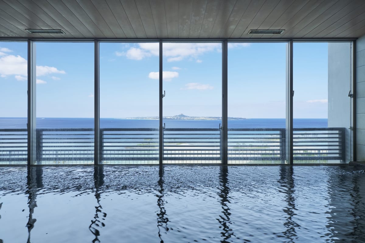 オリオンホテル モトブ リゾート＆スパ 5/1～【夕朝食付】＜オーシャンウイング＞ディナービュッフェ付（夏季限定＠屋外BBQへ変更可）