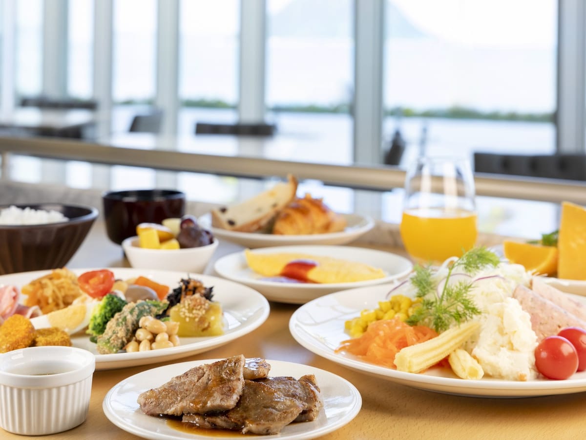 唐津シーサイドホテル ＜金曜・土曜限定　東館クラブステイ＞唐津湾を一望する絶景の最上階専用クラブラウンジで寛ぎのひとときを