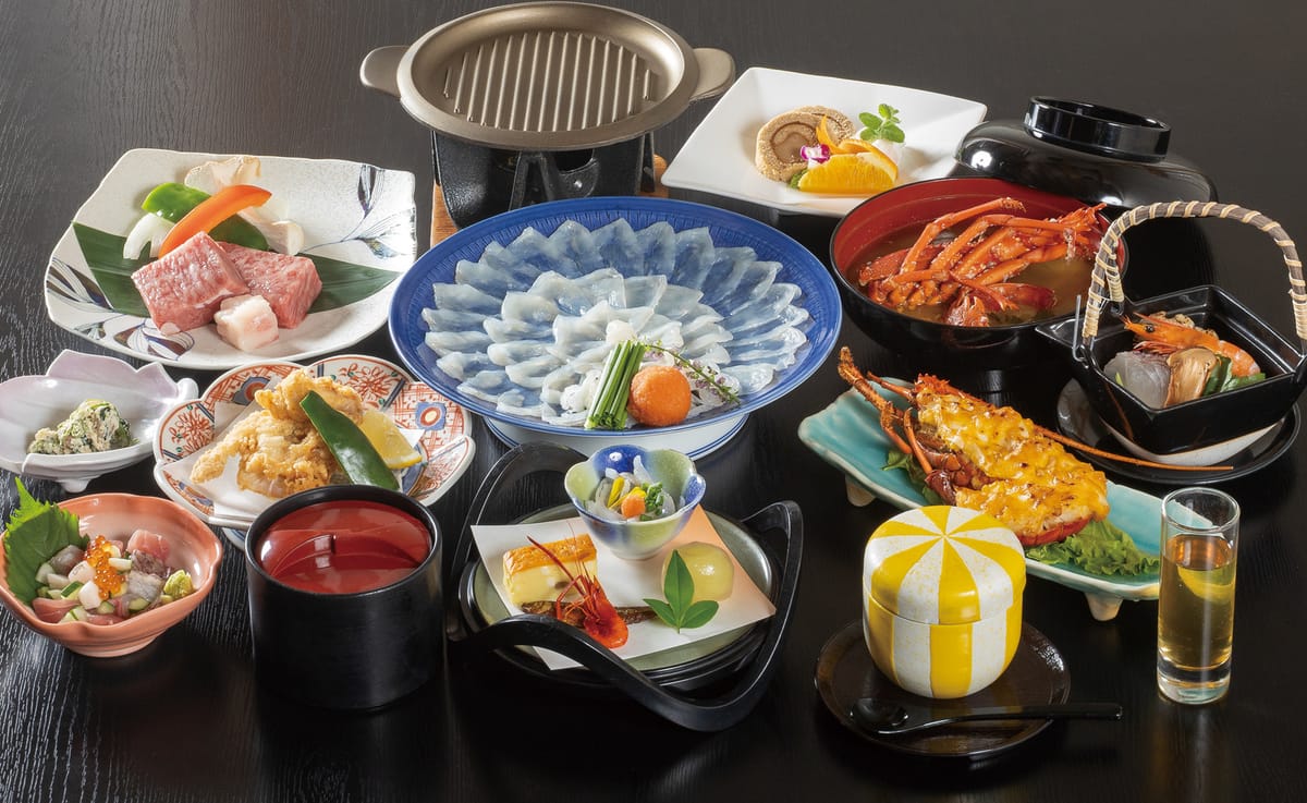 青島サンクマール 公式HP「ふぐと宮崎牛会席◆松コース◆」冬季限定 ふぐ刺し・宮崎牛ロースステーキ・伊勢海老黄金焼きなど≪売店券付き≫