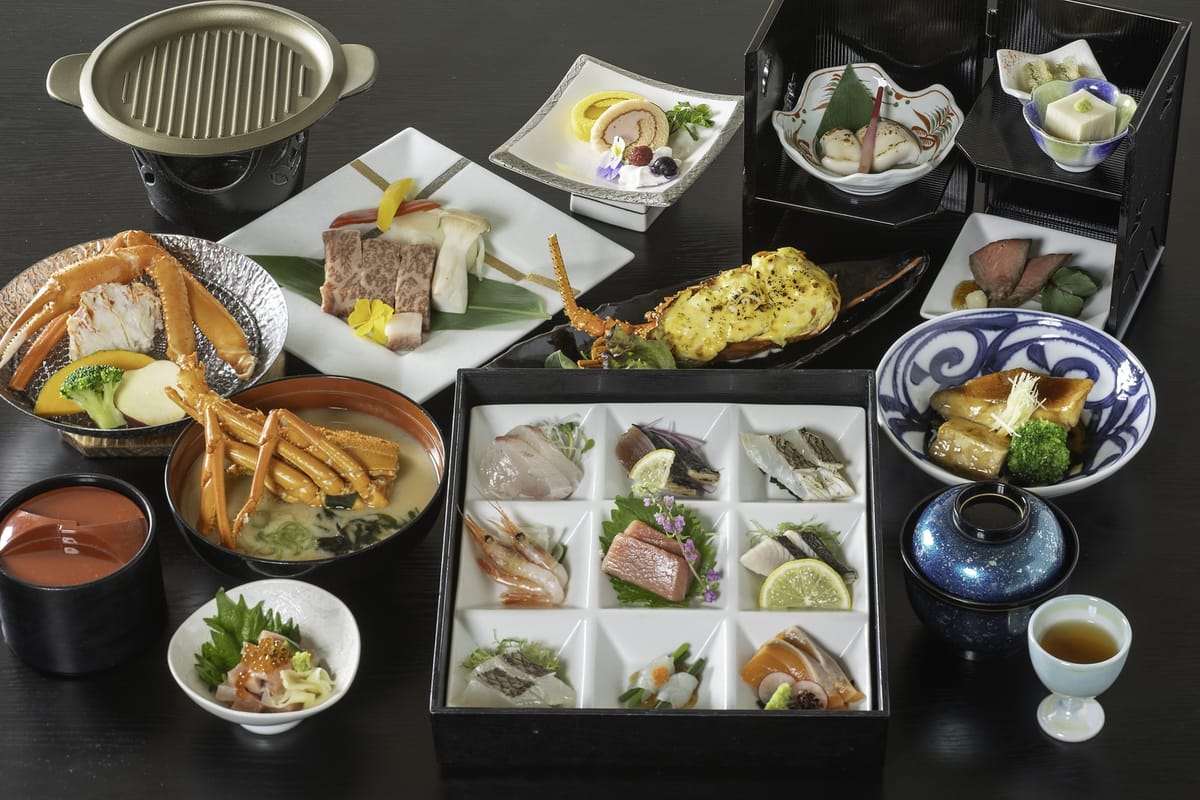 青島サンクマール 公式HP「極み会席」お造り9点・宮崎牛ロースステーキ・伊勢海老黄金焼　≪売店券付き≫