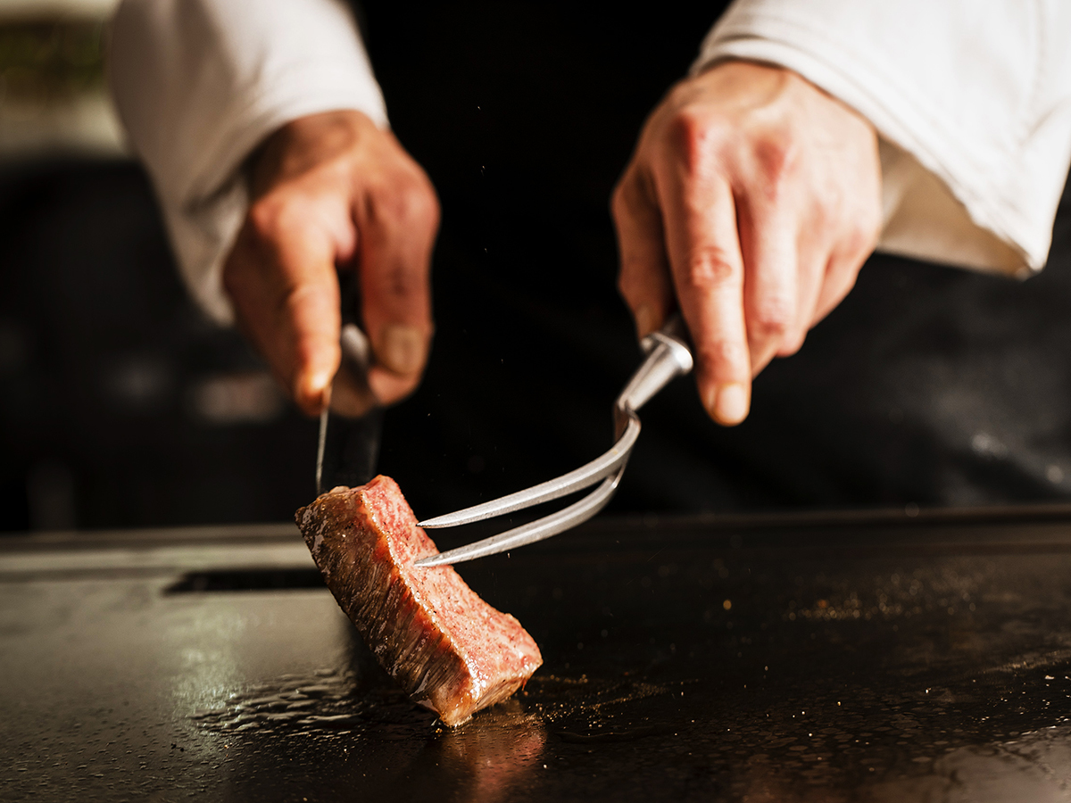 ガーデンテラス福岡ホテル＆リゾート 【2食付】＜鉄板焼ディナー／20:00スタート＞ 目の前で繰り広げられる、シェフの鉄板パフォーマンス