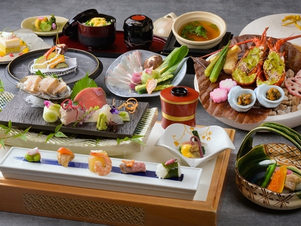 鳥羽国際ホテル 潮路亭 【夕食は後半席（20時前後確約）】伊勢海老・鮑付　味覚プラン