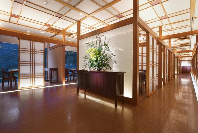 鳥羽国際ホテル 潮路亭 【夕食は後半席（20時前後確約）】伊勢海老・鮑付　味覚プラン