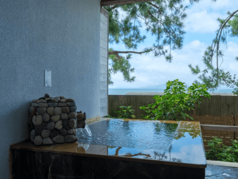 夫婦露天風呂の宿  吟松  【禁煙】＜温泉水プール＆岩露天風呂付き＞海側１階和室１０畳