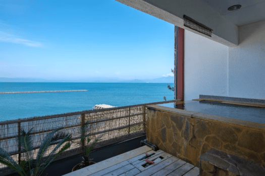 夫婦露天風呂の宿  吟松  【禁煙】＜岩露天風呂付き＞海側４階和室８帖＋ツインベッド