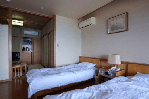 夫婦露天風呂の宿  吟松  【禁煙】＜岩露天風呂付き＞海側４階和室4.5畳&ツインベッド