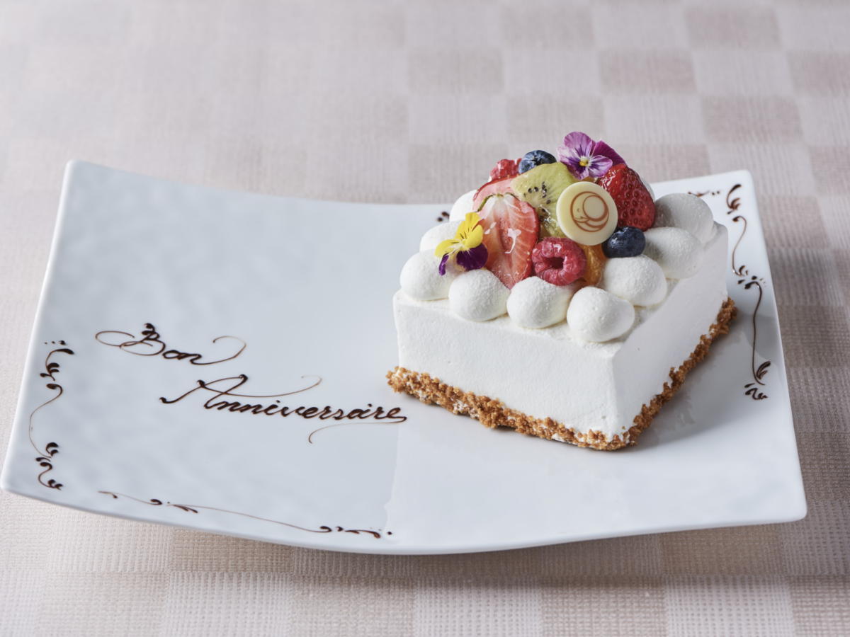 THE HIRAMATSU HOTELS & RESORTS 宜野座 【アニバーサリー】シャンパンとケーキで彩る 大切な記念日 美食のリゾートで過ごすひととき