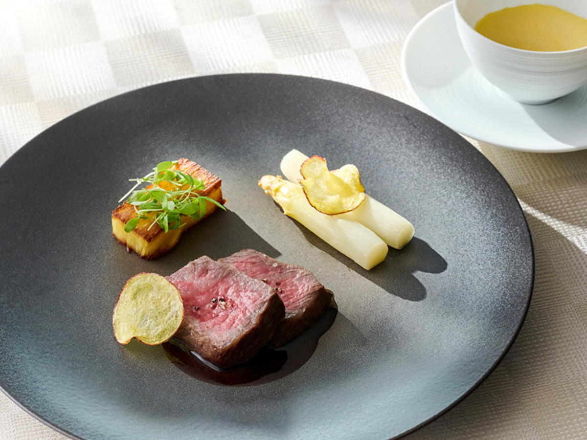 THE HIRAMATSU HOTELS & RESORTS 宜野座 【アニバーサリー】シャンパンとケーキで彩る 大切な記念日 美食のリゾートで過ごすひととき