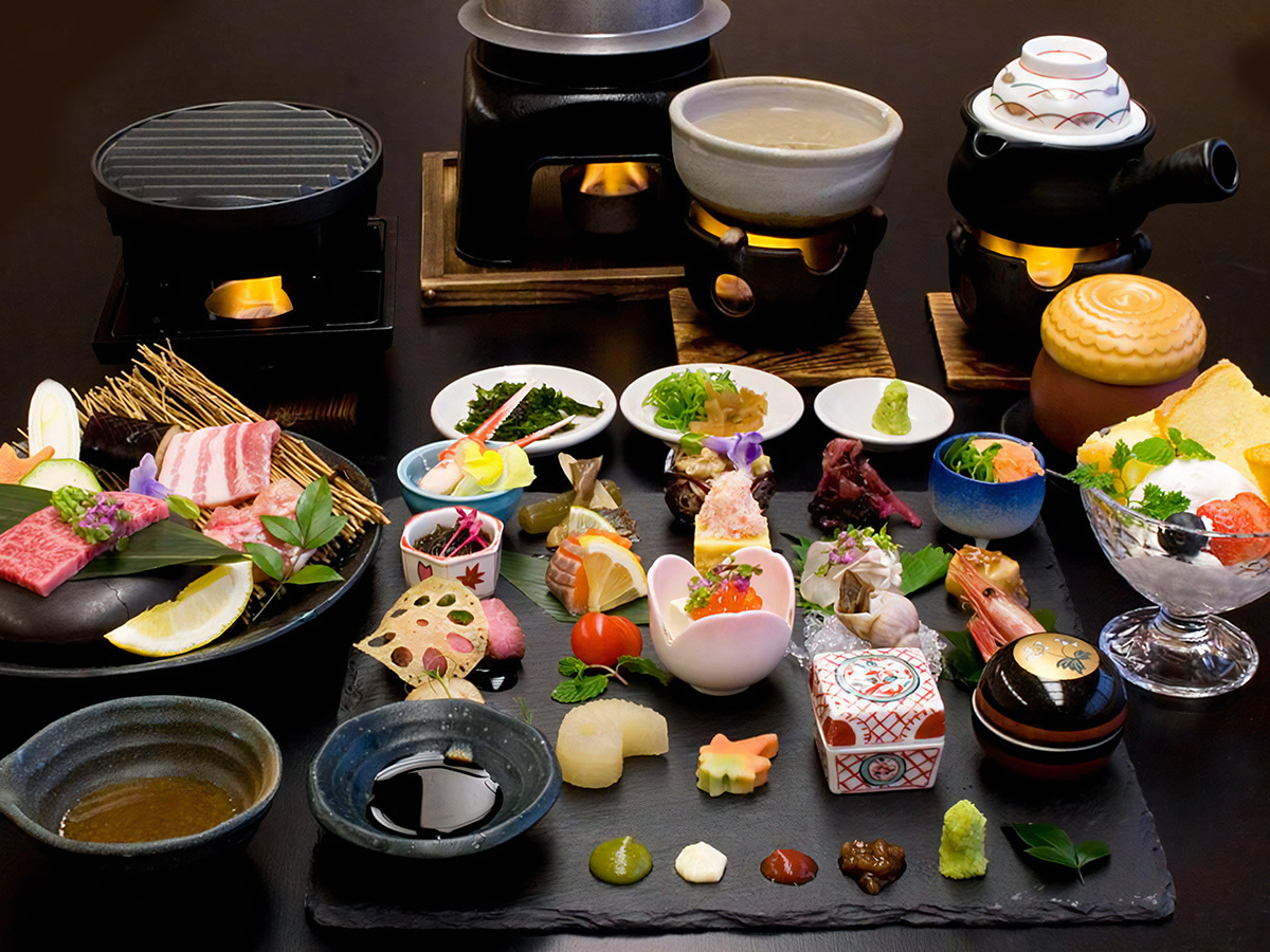 旅亭 山の井 「美食プレート会席」と地元のお肉3種　陶板焼き